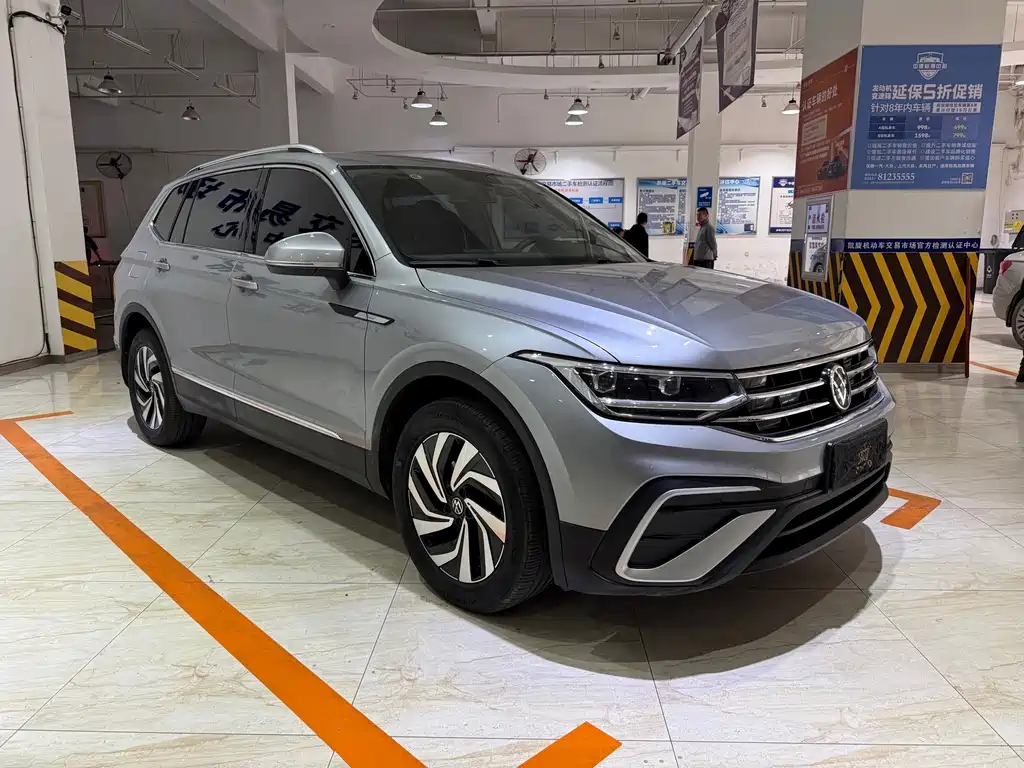 Volkswagen Tiguan L — фото 3