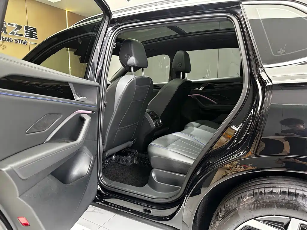Volkswagen Tiguan L — фото 9