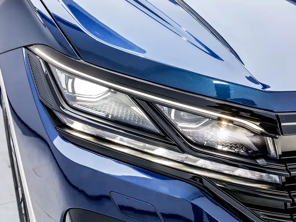 Volkswagen Touareg — фото 18