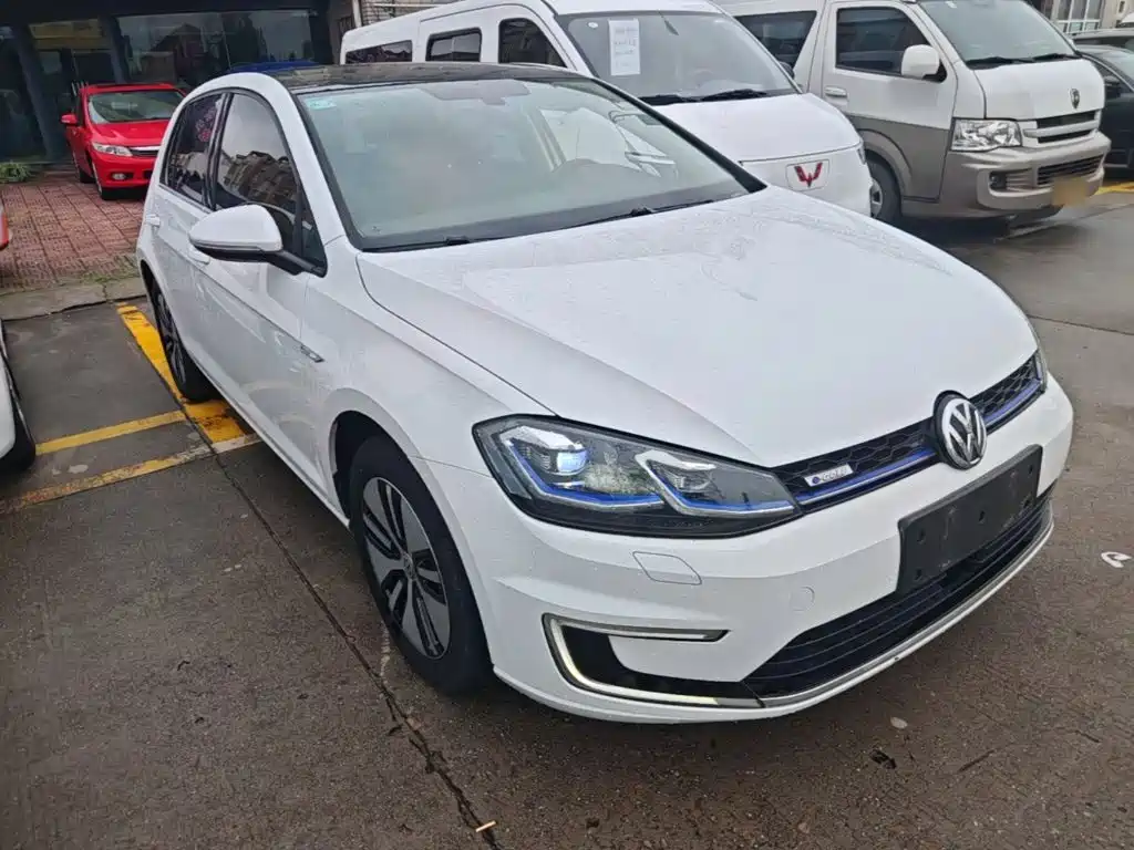 Volkswagen Golf EV — фото 4