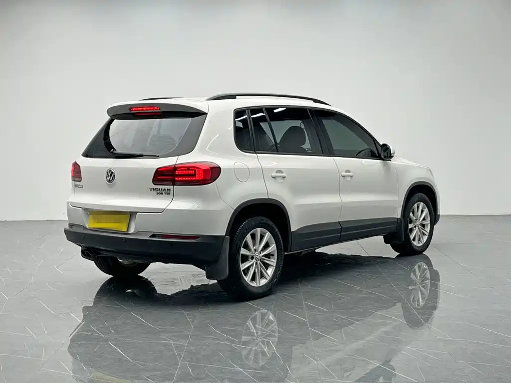 Volkswagen Tiguan — фото 6