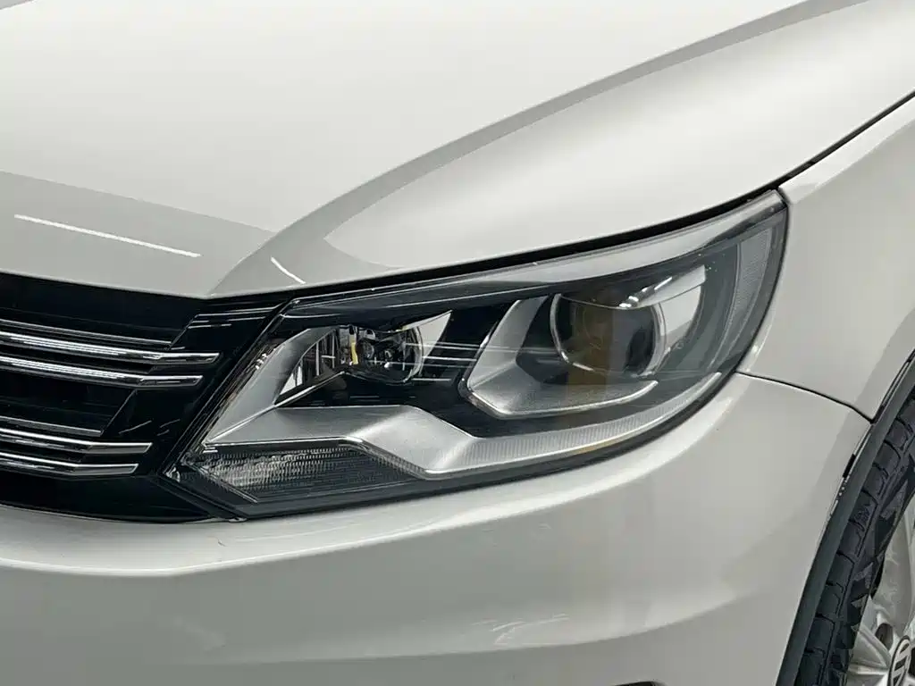 Volkswagen Tiguan — фото 9