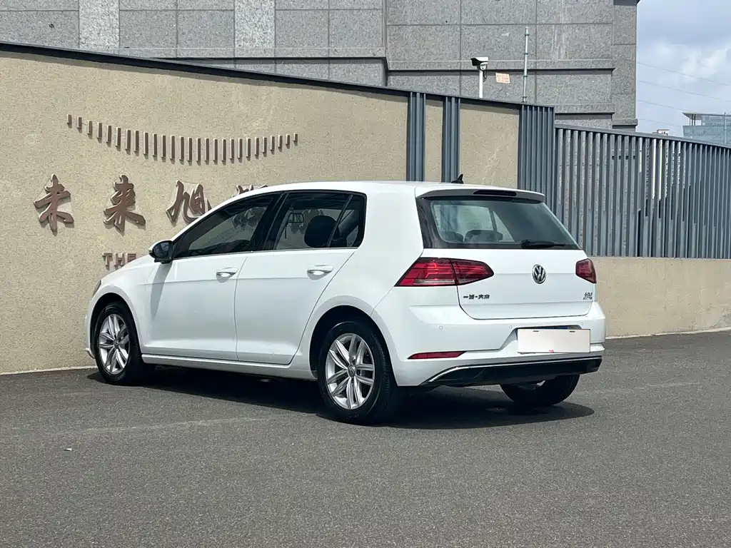 Volkswagen Golf — фото 6