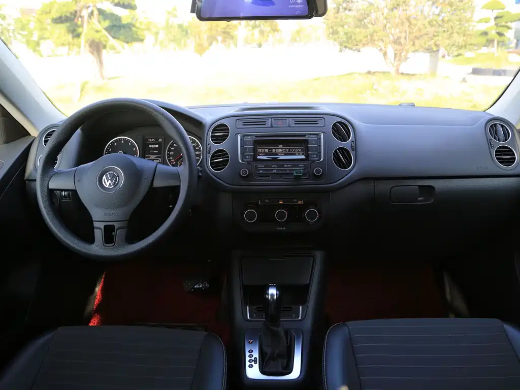 Volkswagen Tiguan — фото 4
