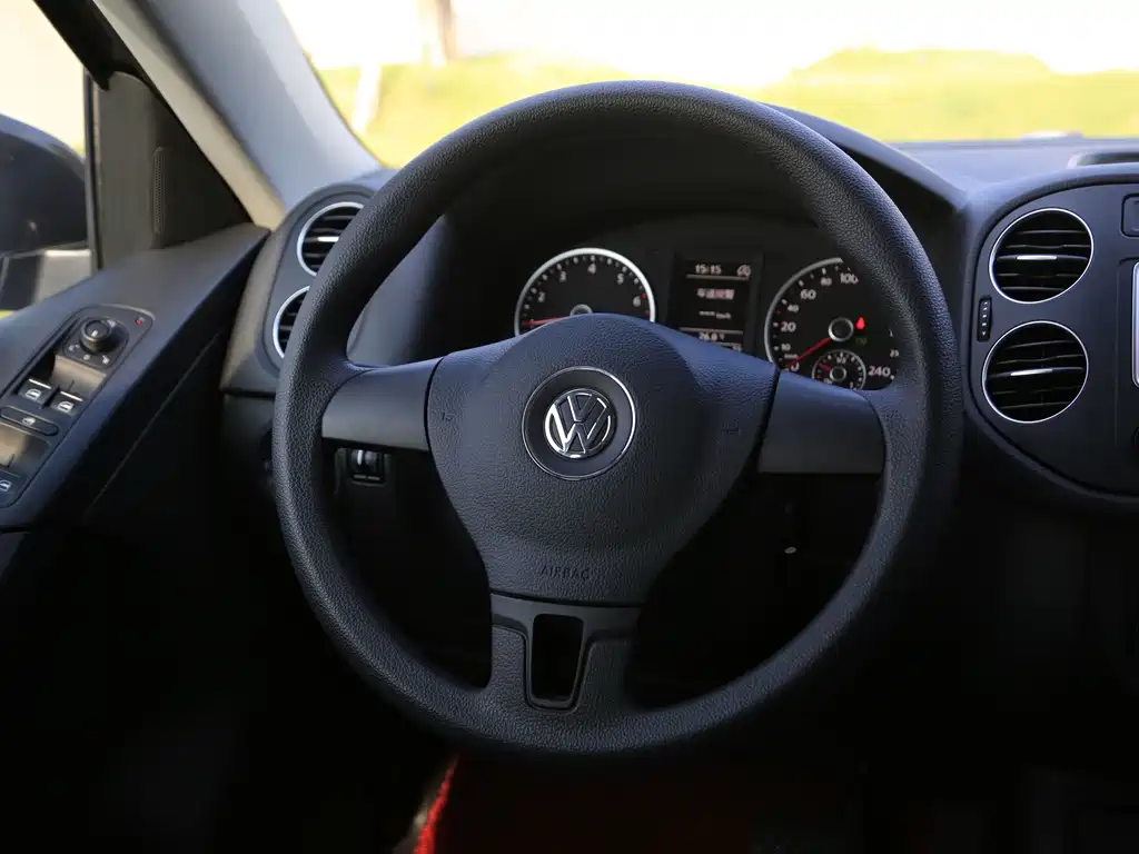 Volkswagen Tiguan — фото 5