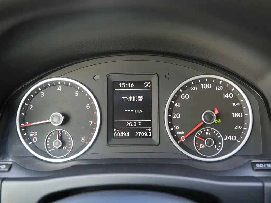 Volkswagen Tiguan — фото 6