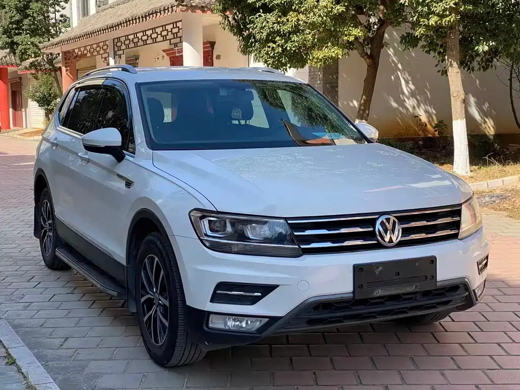 Volkswagen Tiguan L — фото 3