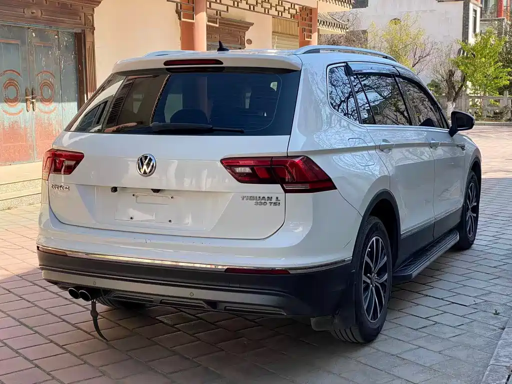 Volkswagen Tiguan L — фото 6