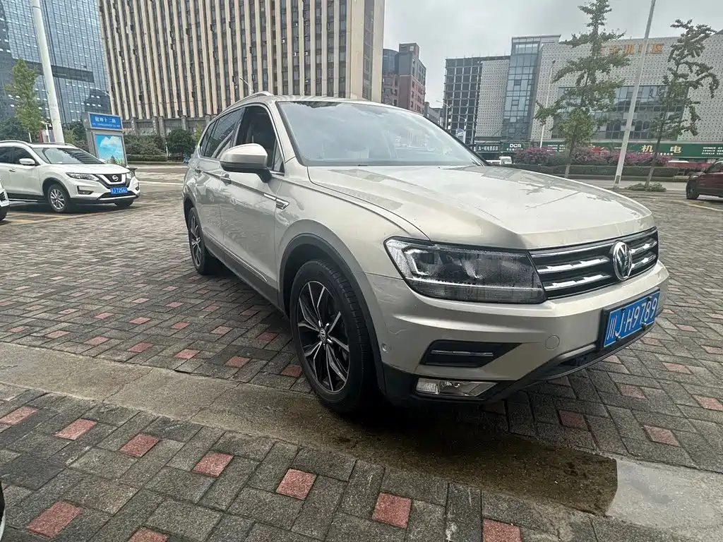 Volkswagen Tiguan L — фото 3