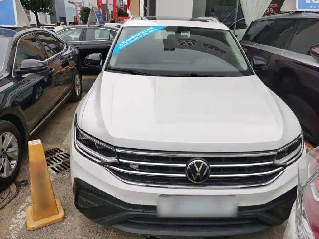 Volkswagen Tiguan L — фото 3