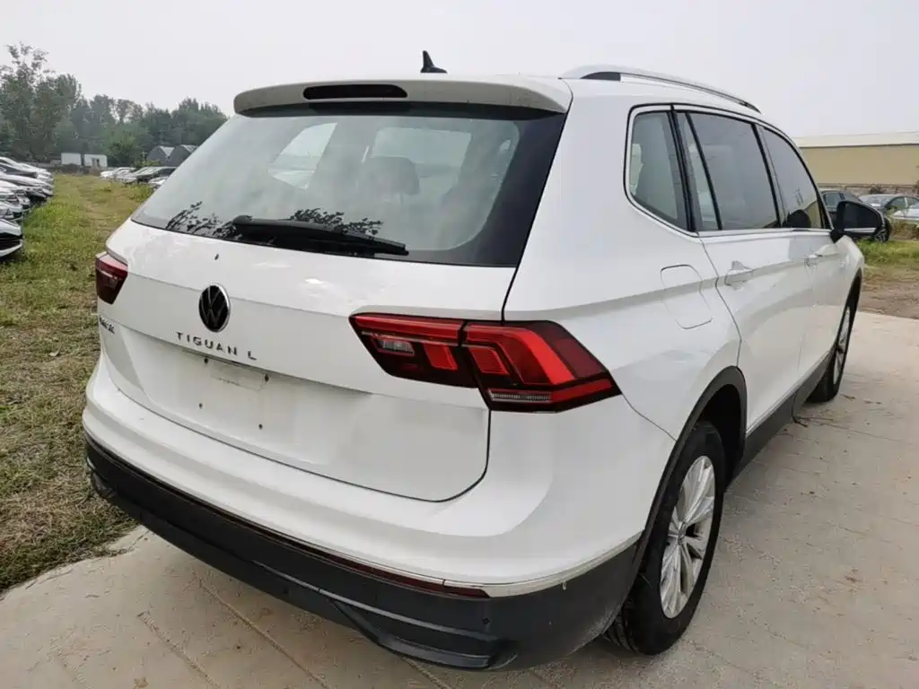 Volkswagen Tiguan L — фото 7
