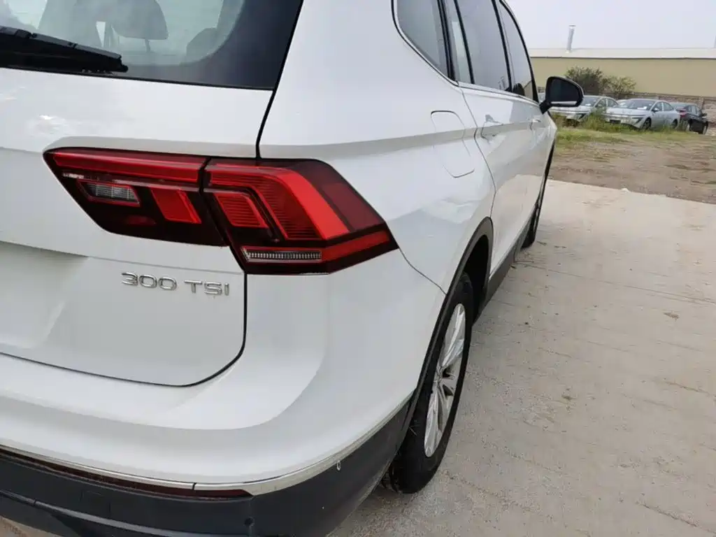 Volkswagen Tiguan L — фото 8
