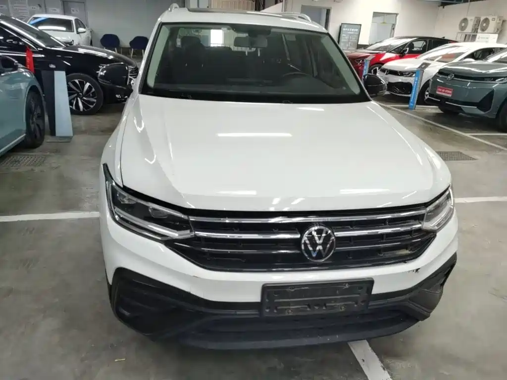 Volkswagen Tiguan L — фото 3