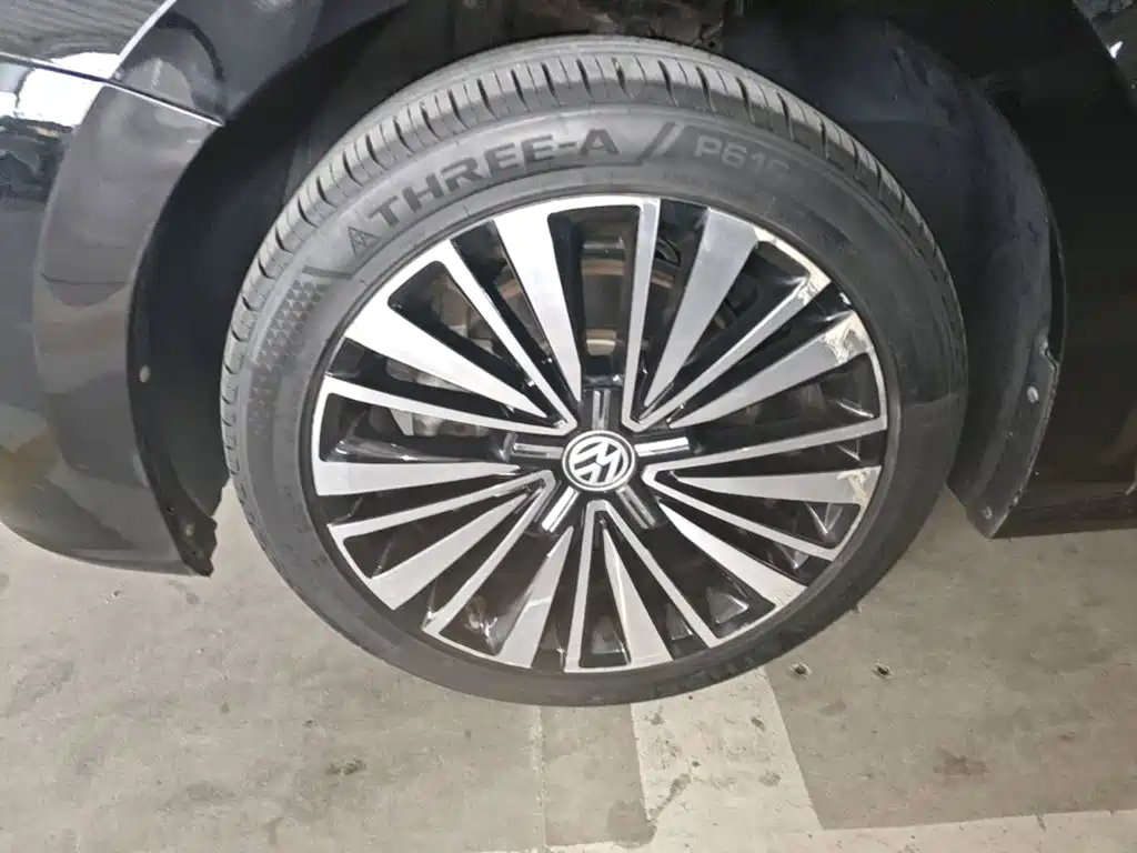 Volkswagen Passat — фото 23