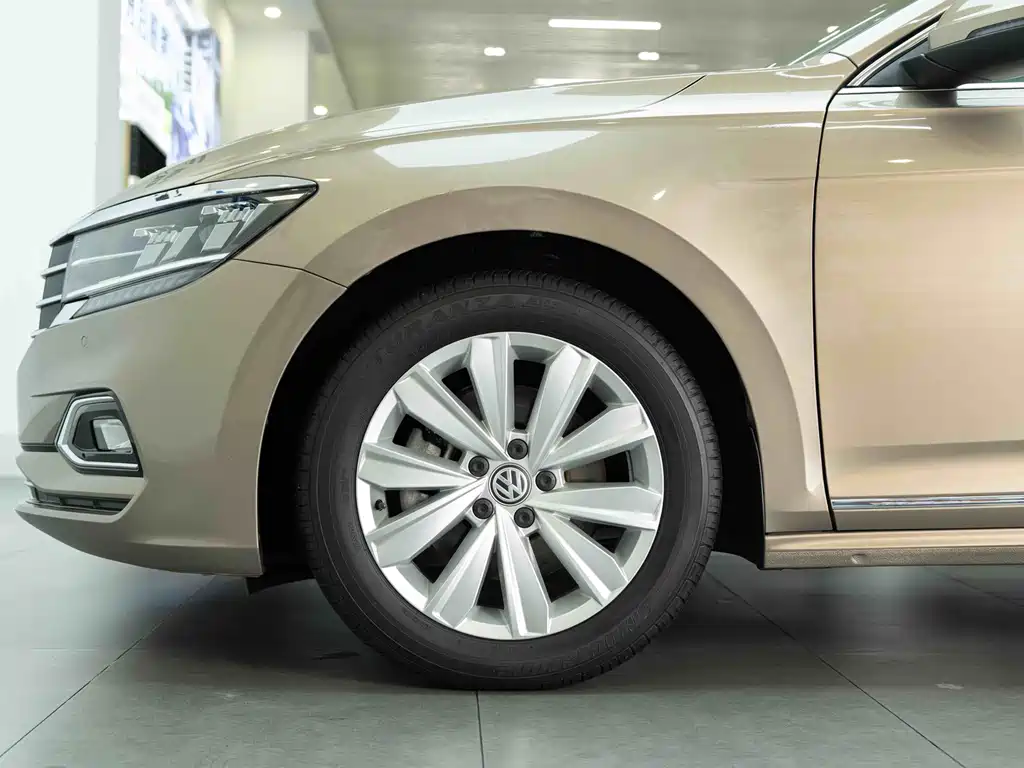 Volkswagen Passat — фото 9