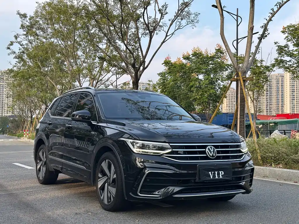 Volkswagen Tiguan L — фото 3