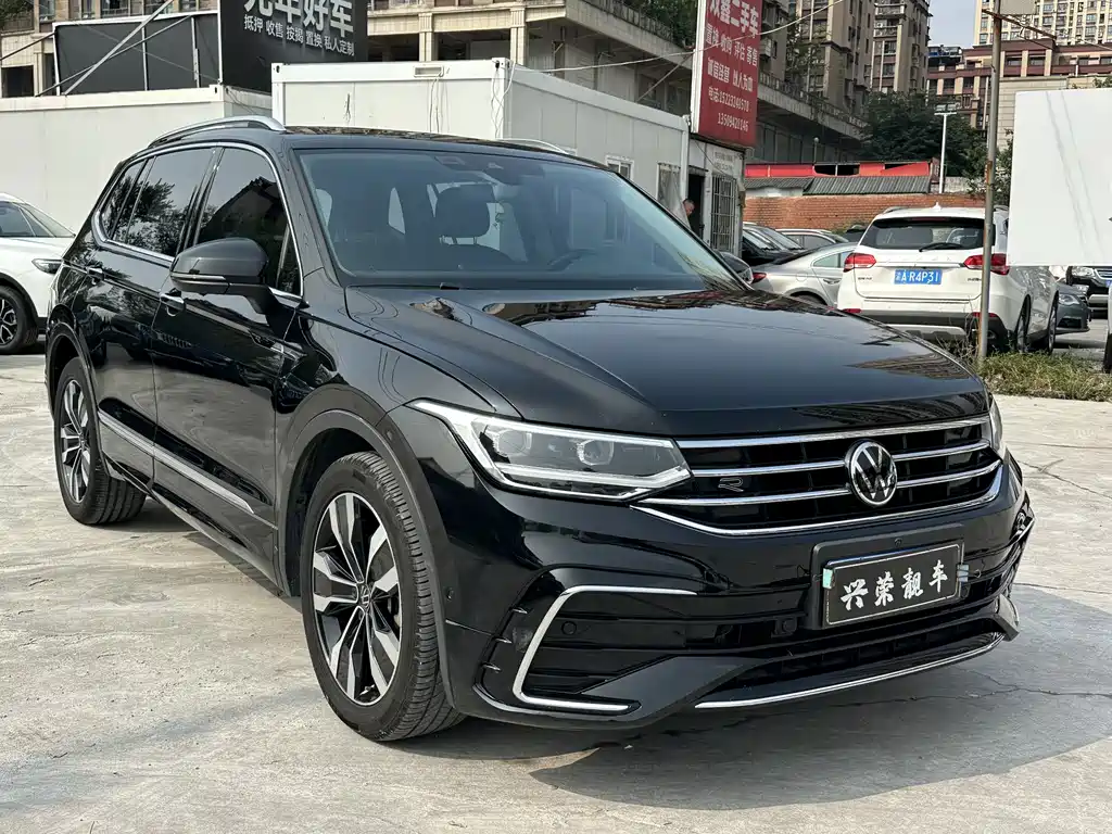 Volkswagen Tiguan L — фото 3