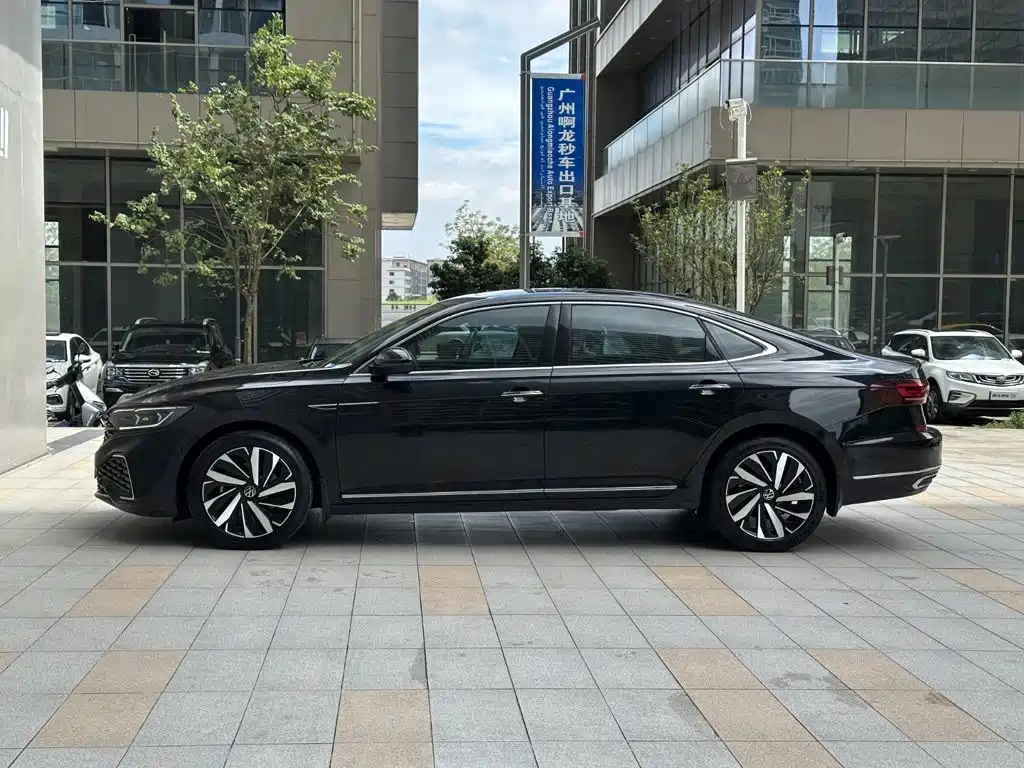 Volkswagen Passat — фото 4
