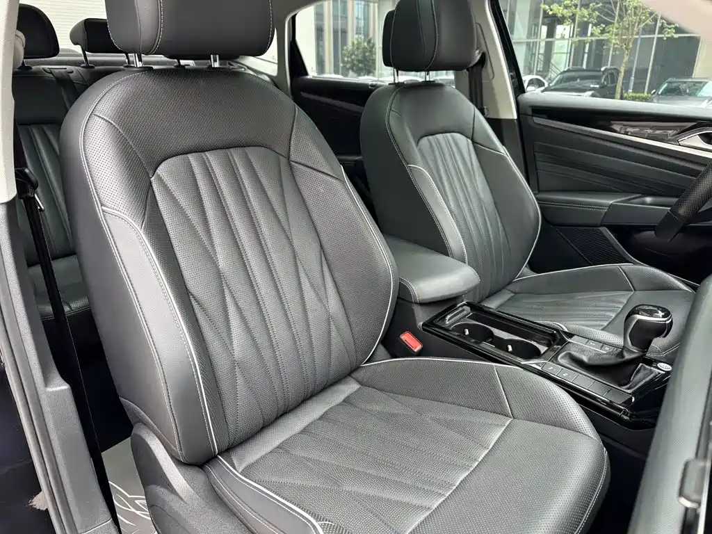 Volkswagen Passat — фото 7