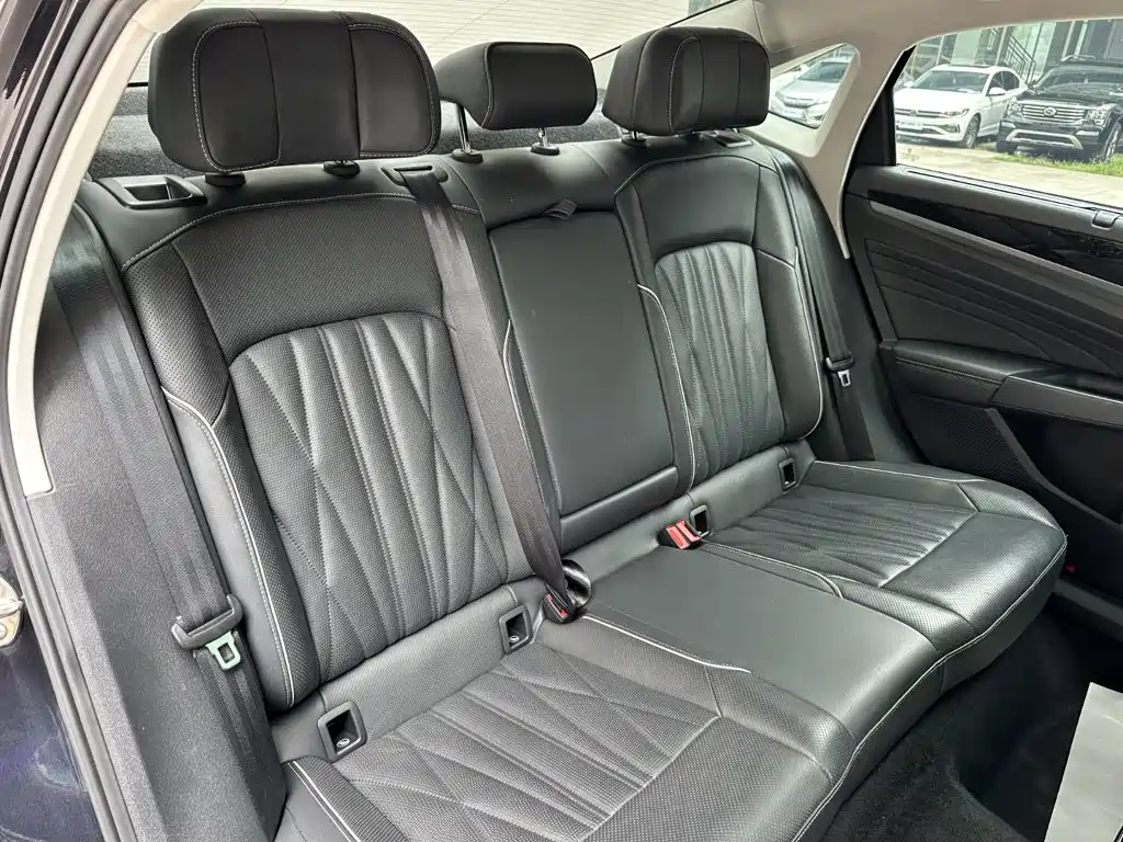 Volkswagen Passat — фото 8