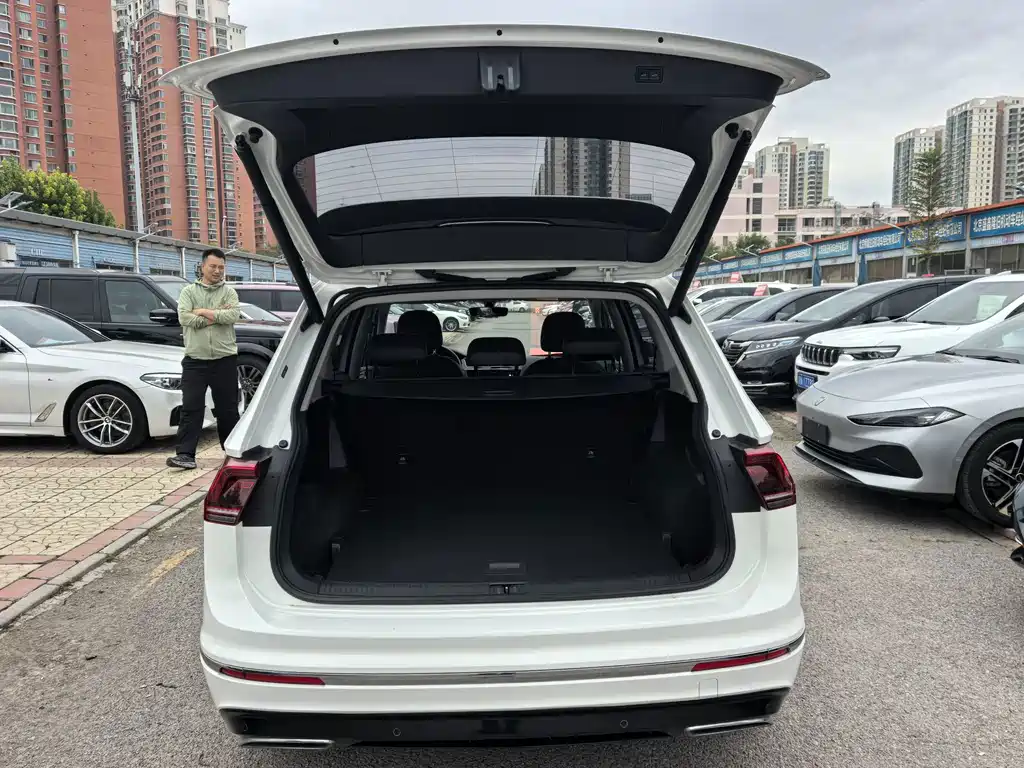 Volkswagen Tiguan L — фото 5