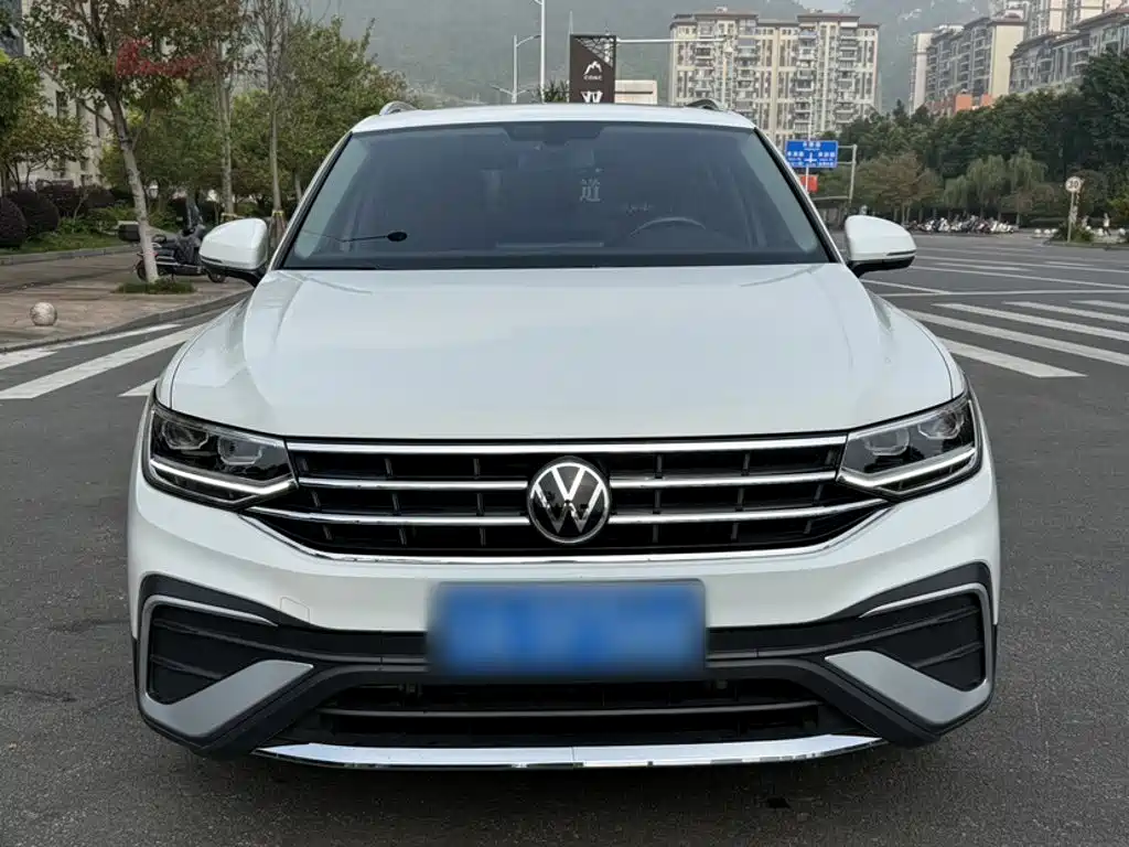 Volkswagen Tiguan L — фото 3