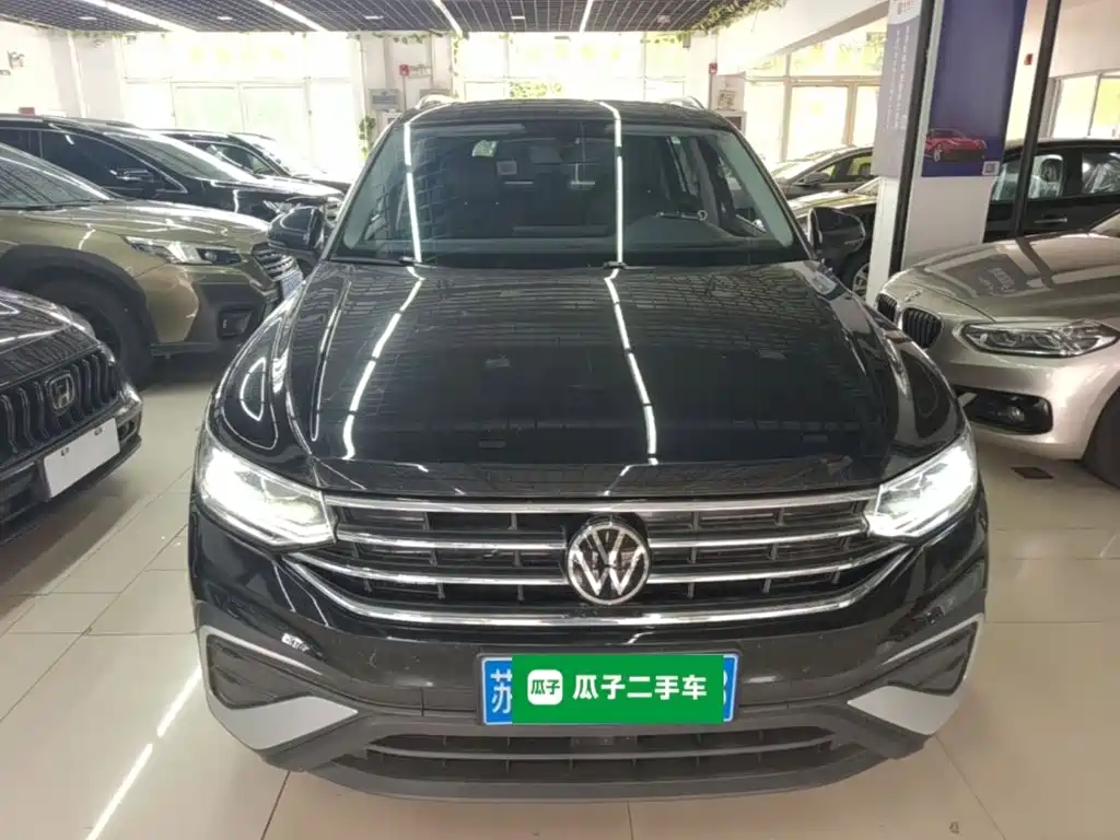 Volkswagen Tiguan L — фото 3