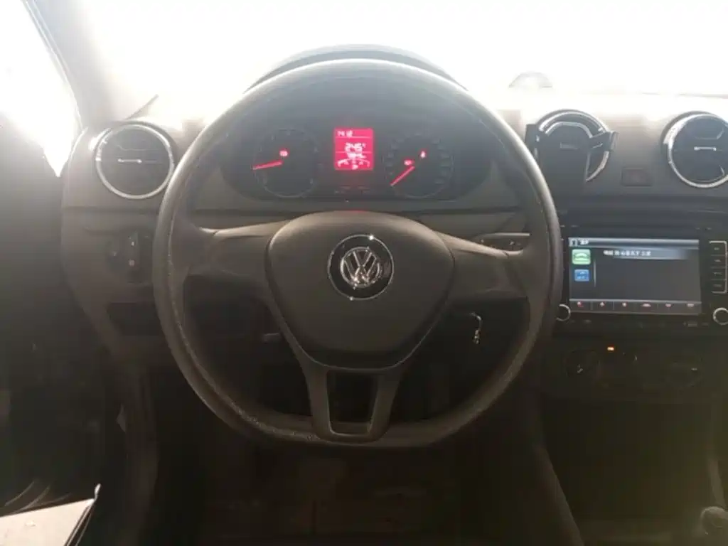 Volkswagen Jetta — фото 11