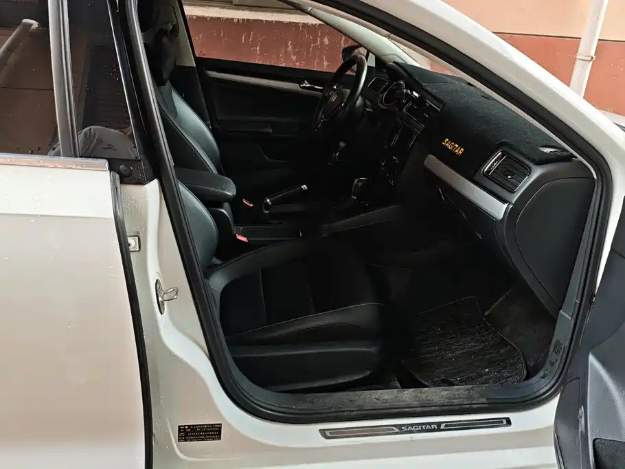 Volkswagen Sagitar — фото 8
