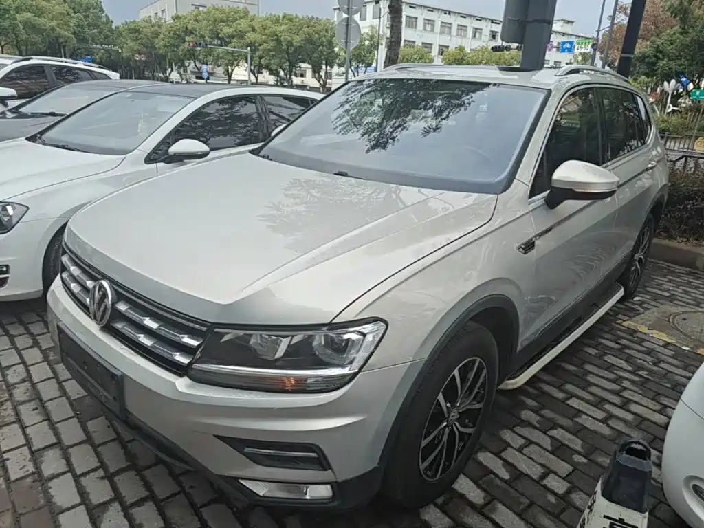Volkswagen Tiguan L — фото 2