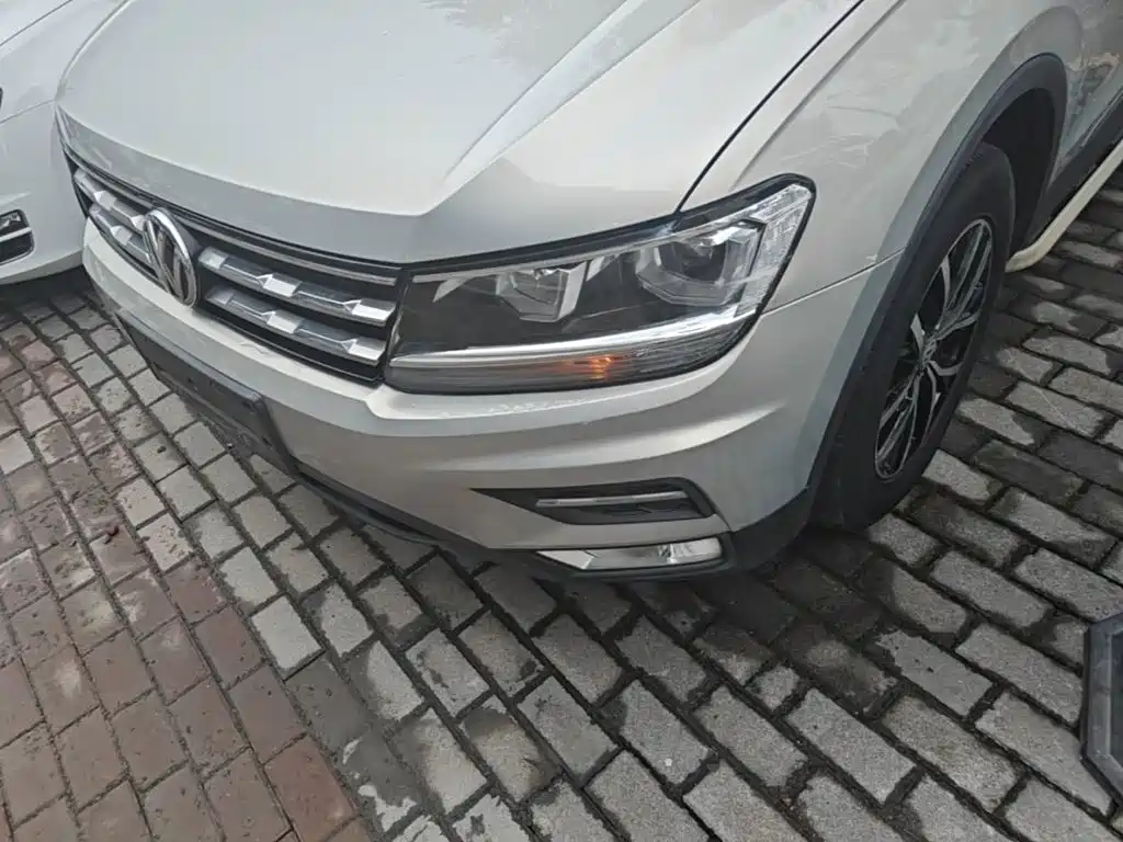 Volkswagen Tiguan L — фото 24