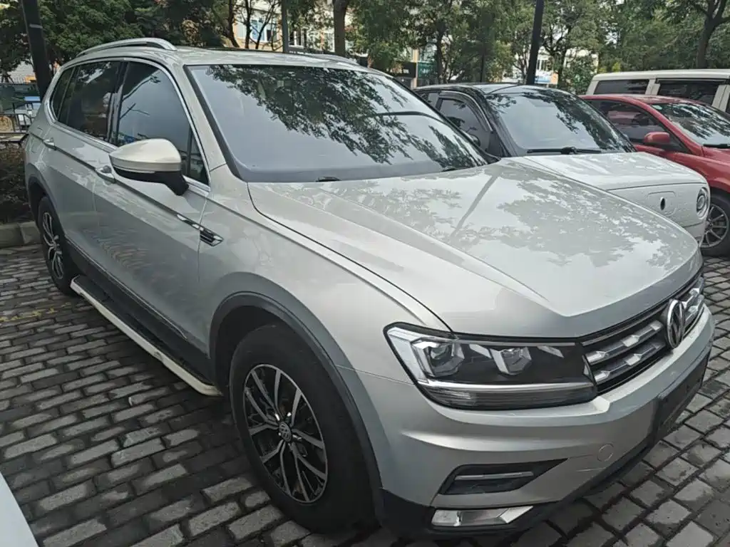 Volkswagen Tiguan L — фото 4