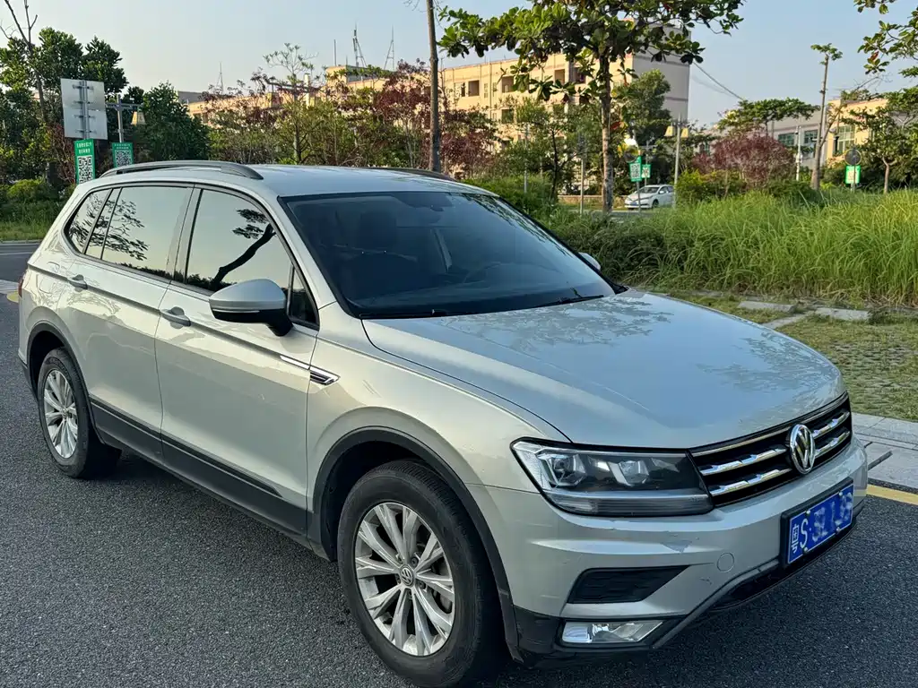 Volkswagen Tiguan L — фото 3