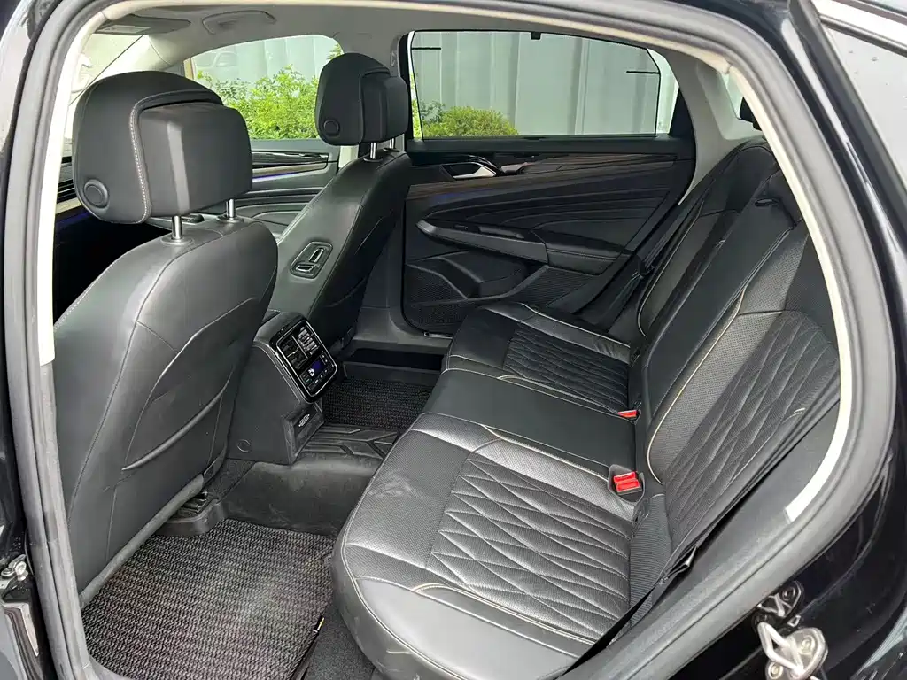 Volkswagen Passat — фото 6