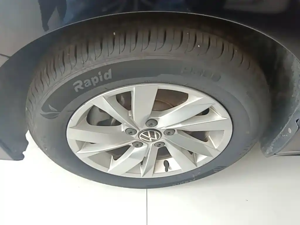Volkswagen Passat — фото 23