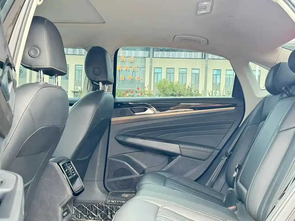 Volkswagen Passat — фото 5