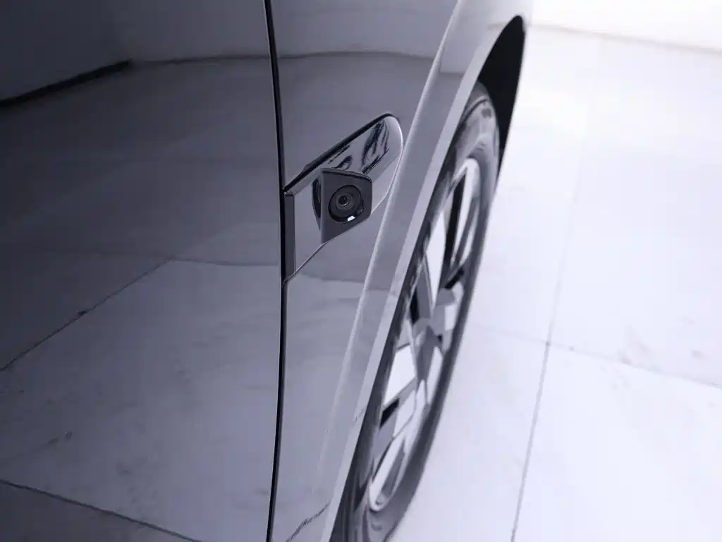 Volvo EM90 — фото 26