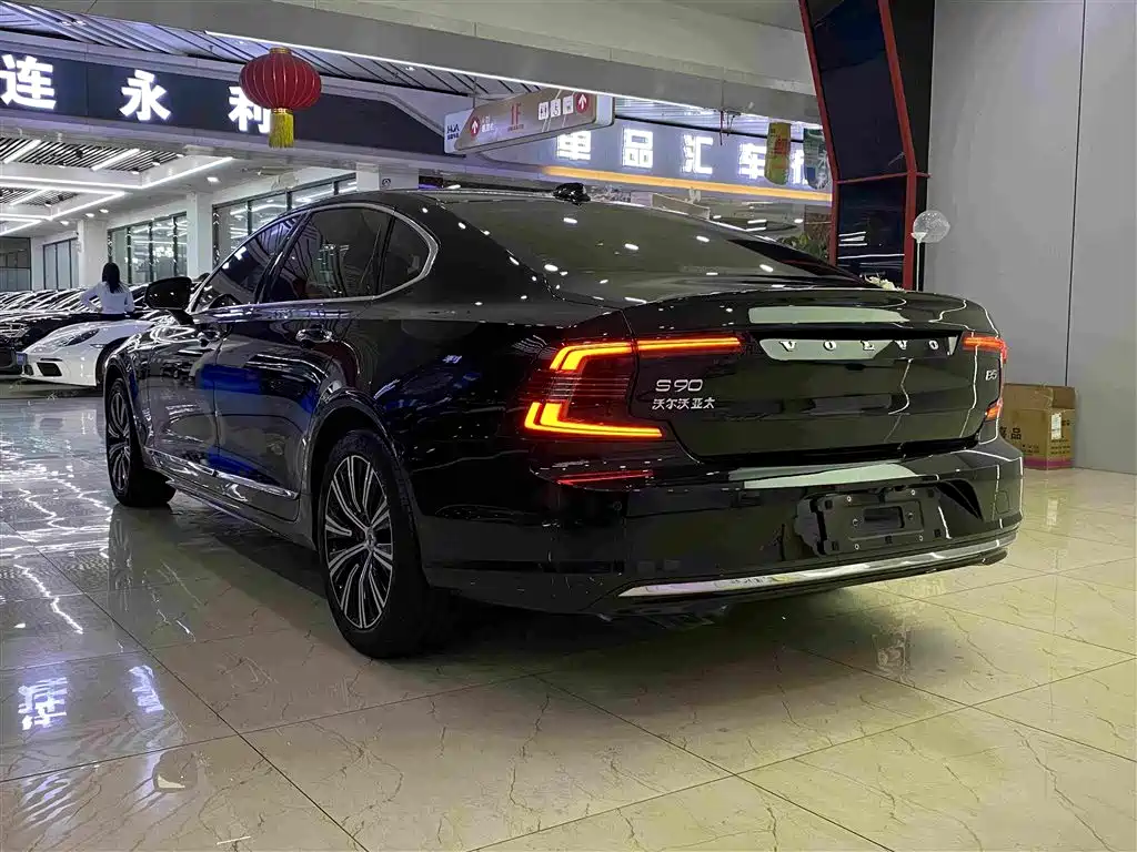 Volvo S90 — фото 18