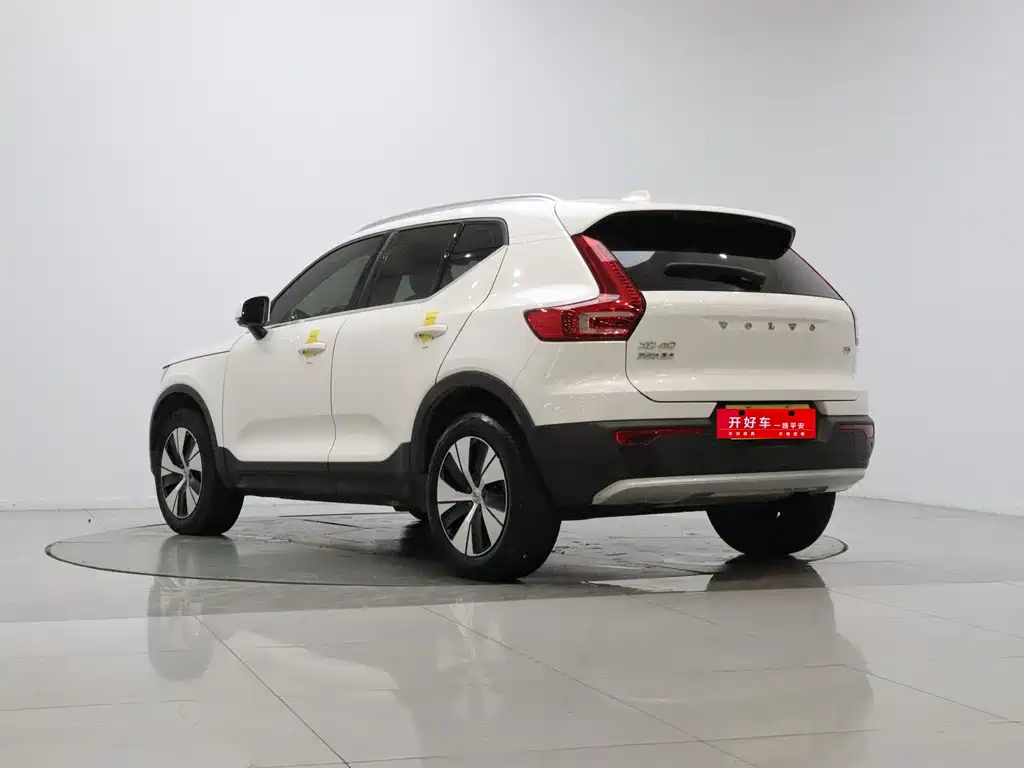 Volvo XC40 — фото 3
