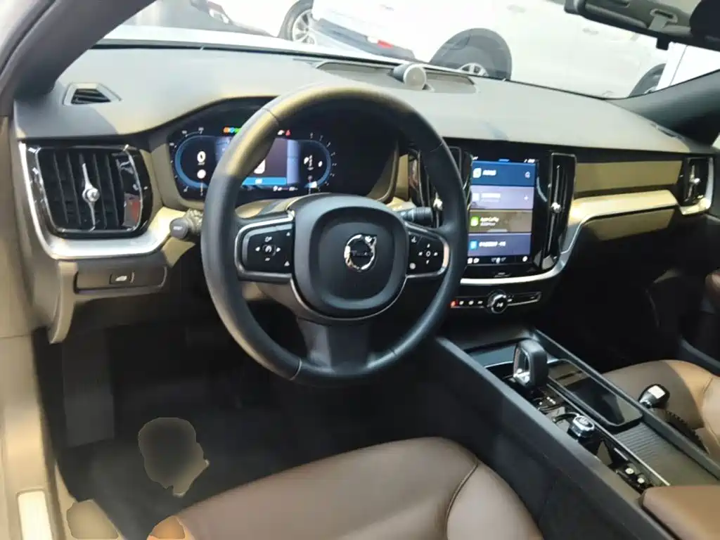 Volvo S60 — фото 10