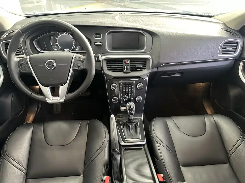 Volvo V40 — фото 6