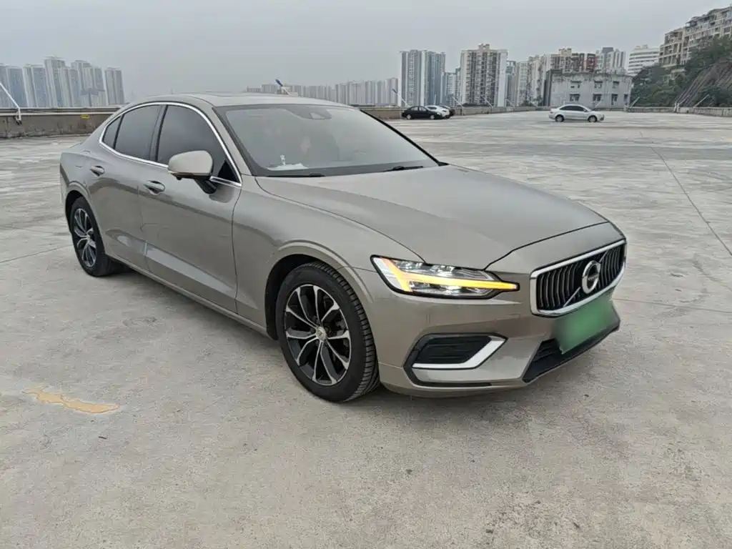 Volvo S60 — фото 4