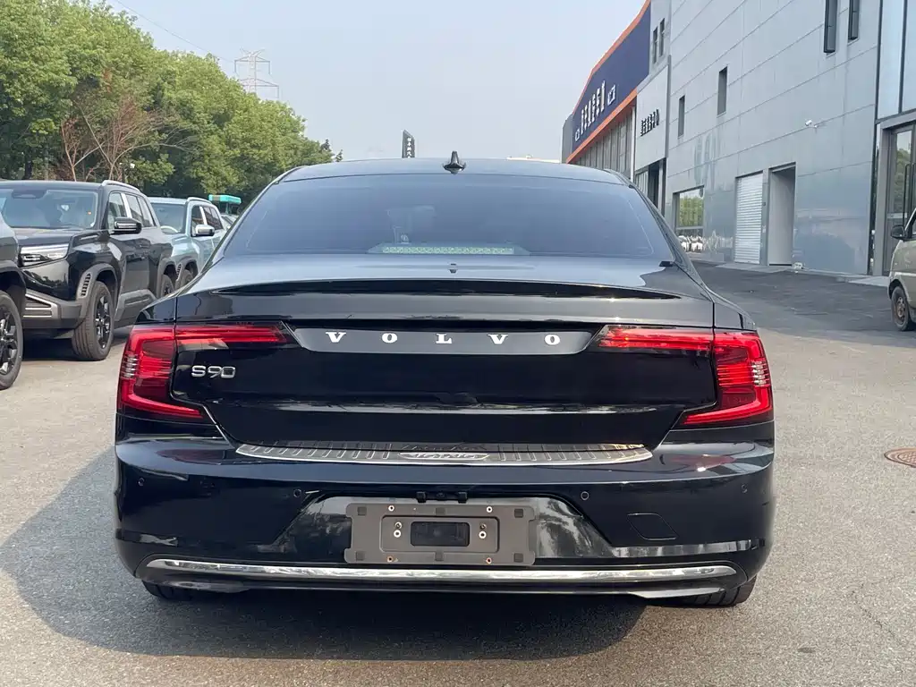 Volvo S90 — фото 18