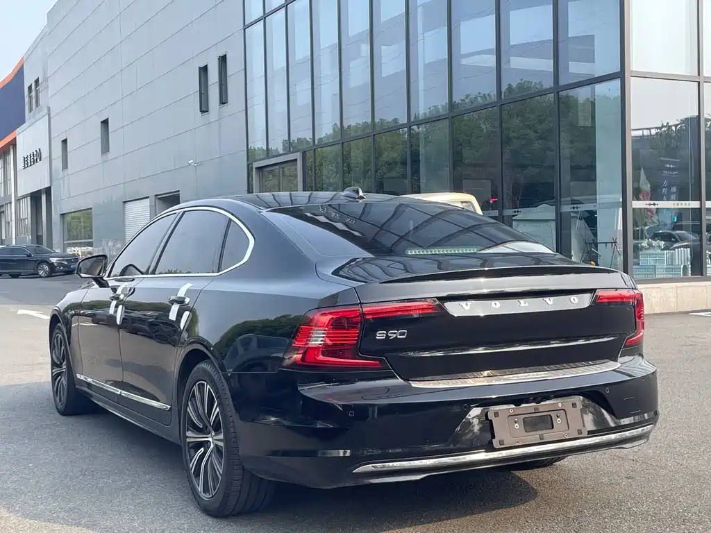 Volvo S90 — фото 19