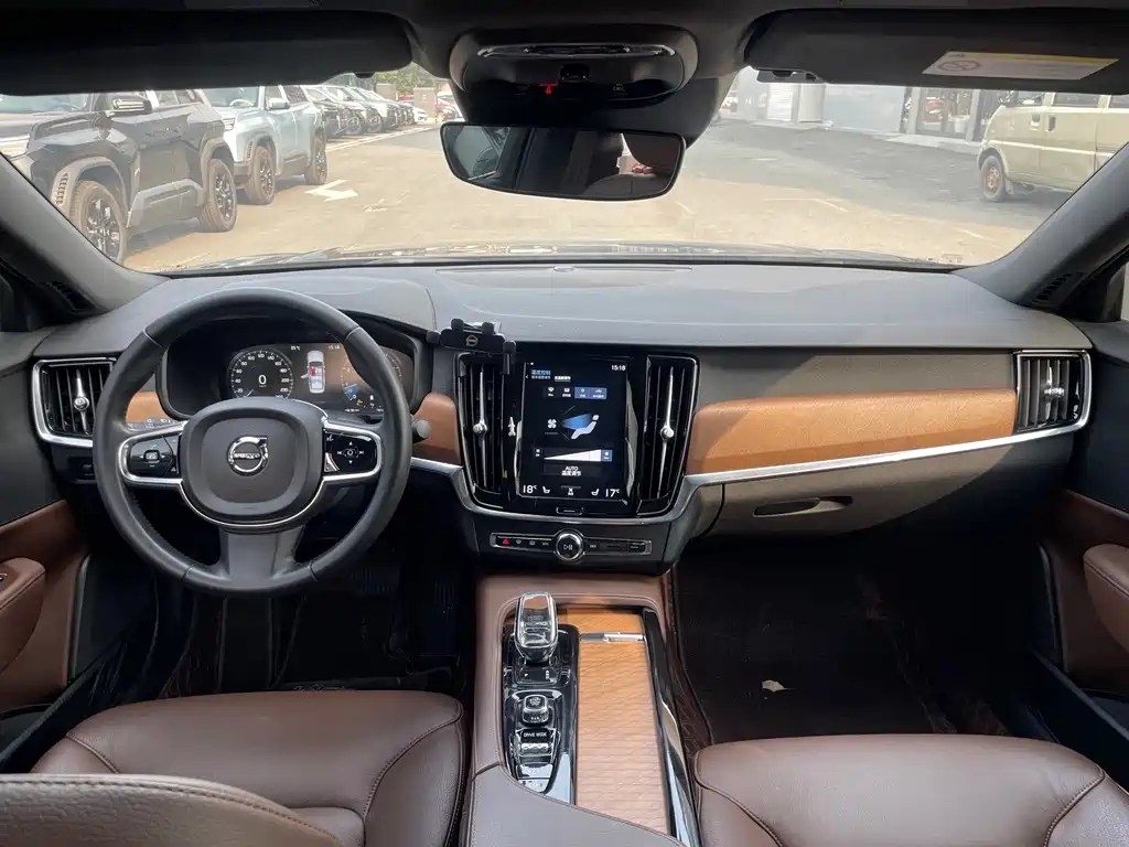 Volvo S90 — фото 10