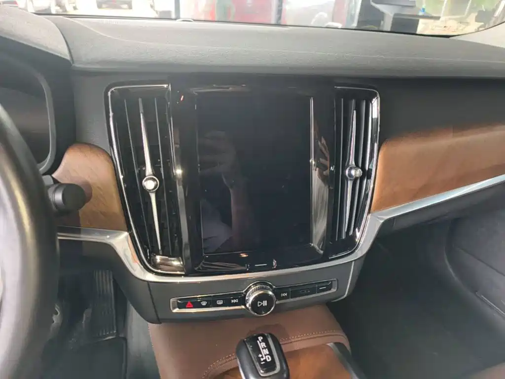 Volvo S90 — фото 9