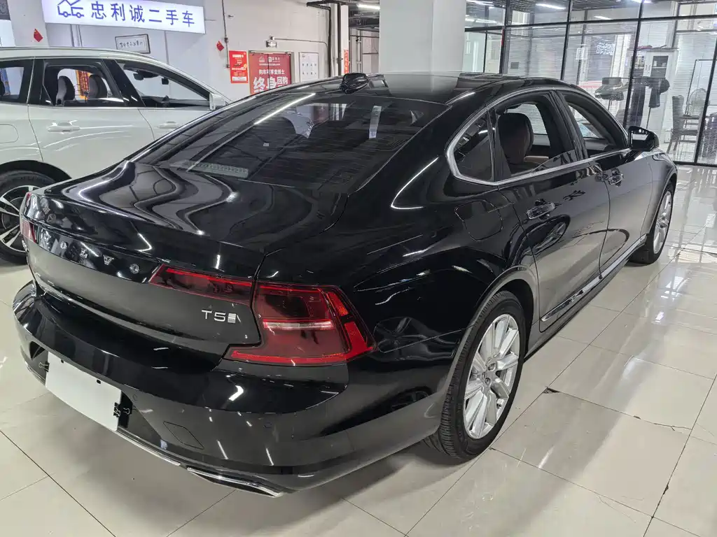 Volvo S90 — фото 4