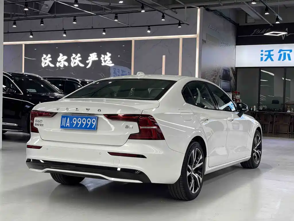 Volvo S60 — фото 13