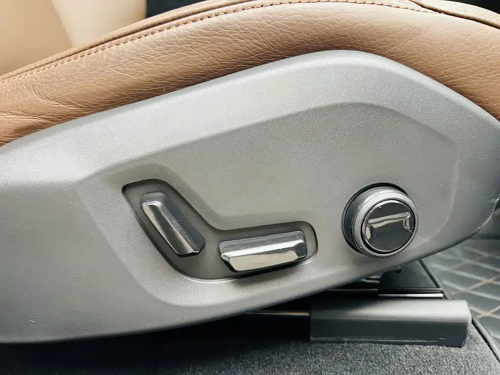 Volvo XC60 — фото 17