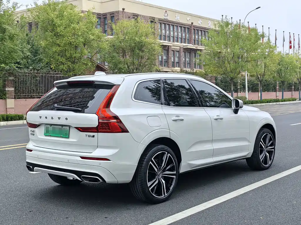 Volvo XC60 PHEV — фото 2